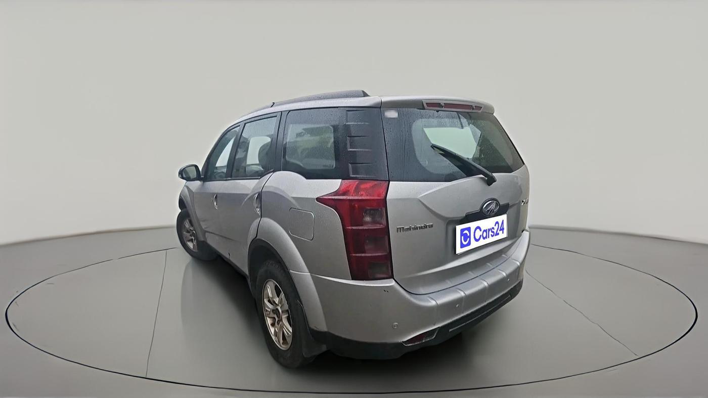 2015 Mahindra XUV500 W8, Diesel, Manual, 2,36,235 km, exterior