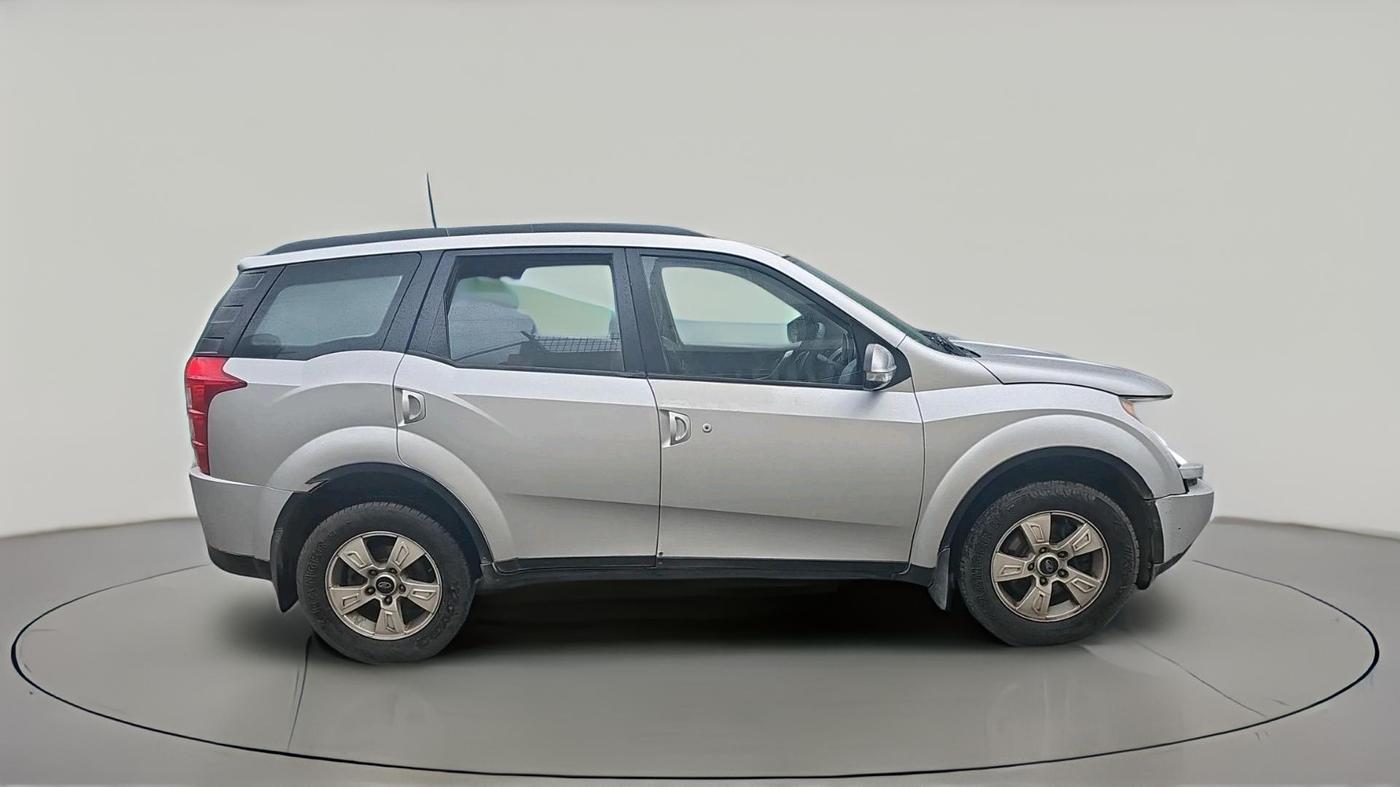2015 Mahindra XUV500 W8, Diesel, Manual, 2,36,235 km, exterior