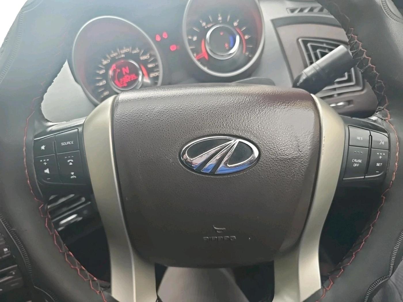 2015 Mahindra XUV500 W8, Diesel, Manual, 2,36,235 km, interior