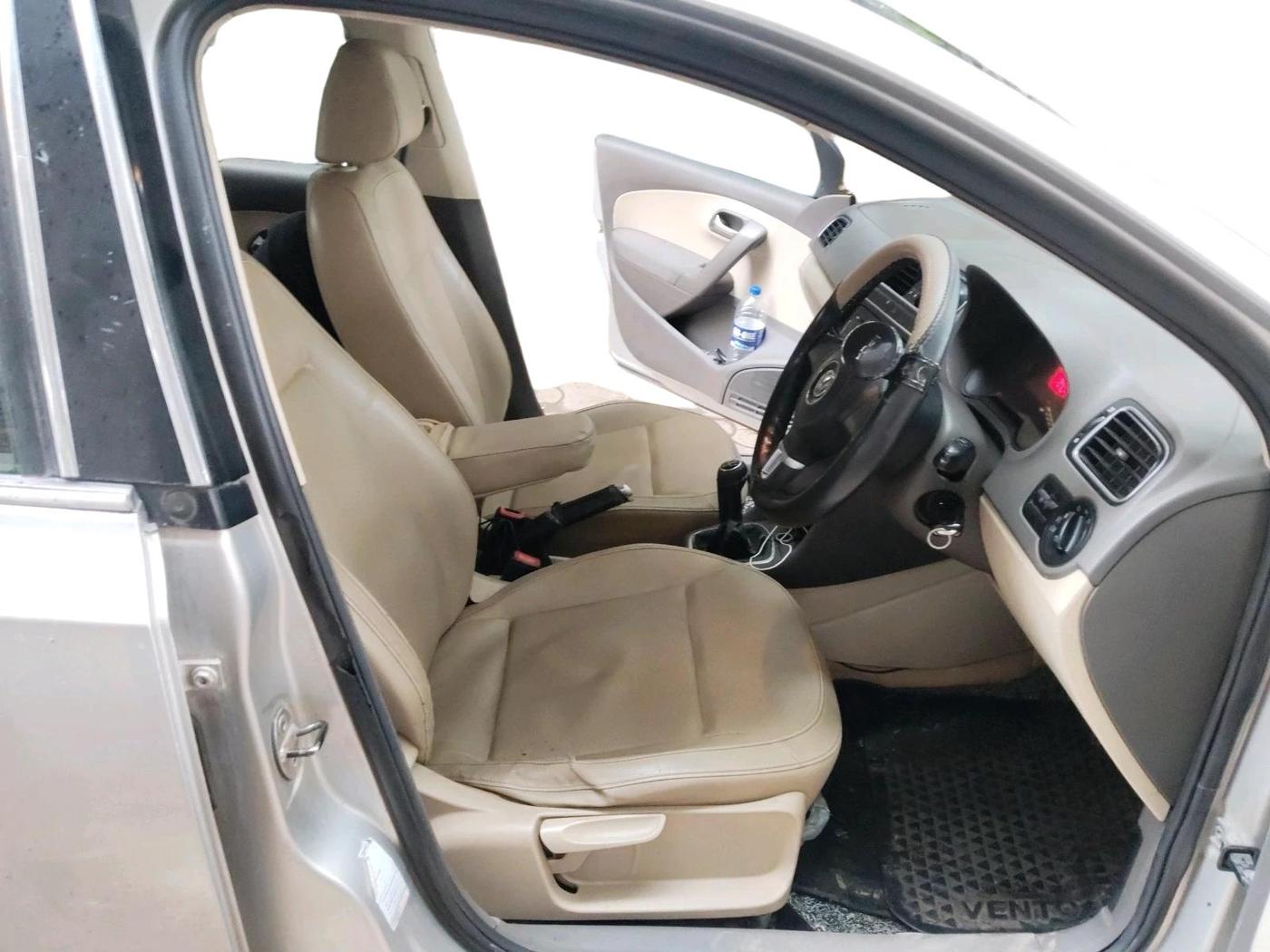 2011 Volkswagen Vento HIGHLINE 1.6 MPI, Petrol, Manual, 1,02,247 km, interior