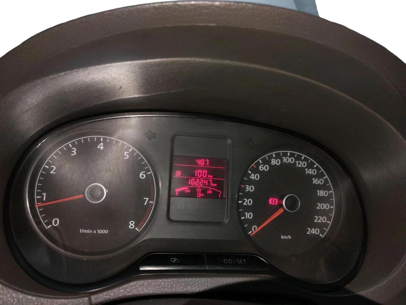 2011 Volkswagen Vento HIGHLINE 1.6 MPI, Petrol, Manual, 1,02,247 km, interior