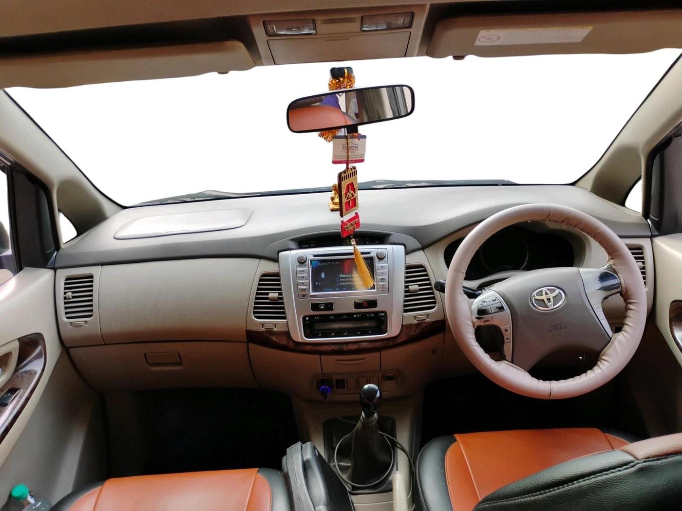 2012 Toyota Innova VX 2.5 8 STR, Diesel, Manual, 3,09,751 km, interior