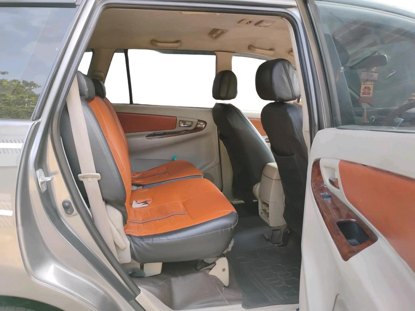 2012 Toyota Innova VX 2.5 8 STR, Diesel, Manual, 3,09,751 km, interior