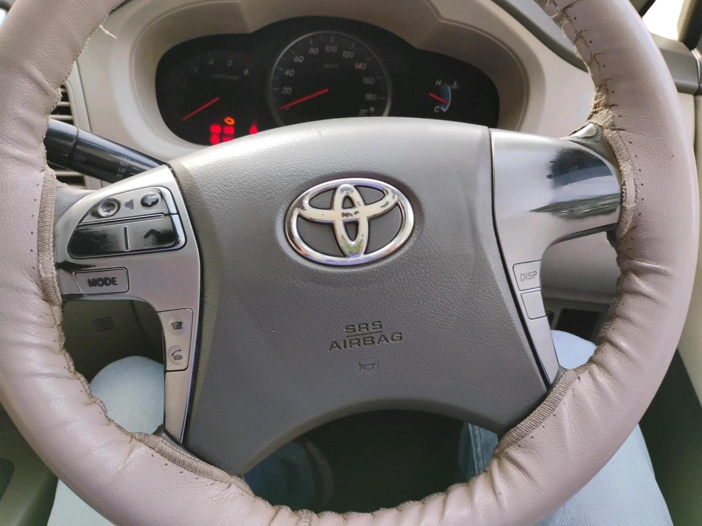 2012 Toyota Innova VX 2.5 8 STR, Diesel, Manual, 3,09,751 km, interior