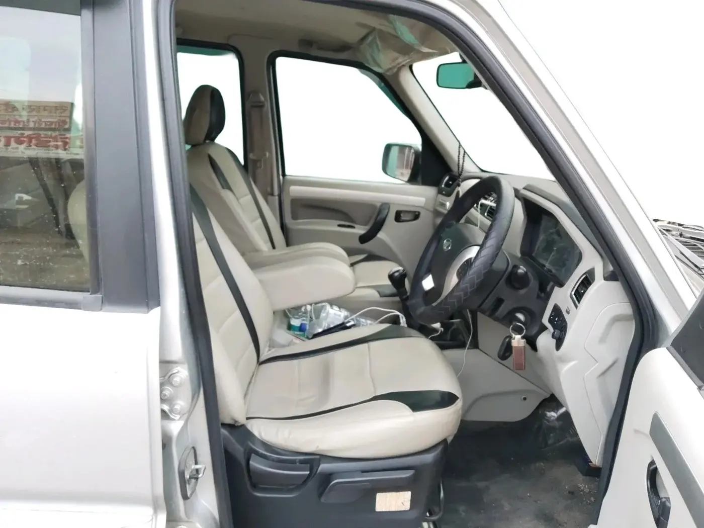 2017 Mahindra Scorpio S10, Diesel, Manual, 81,214 km, interior