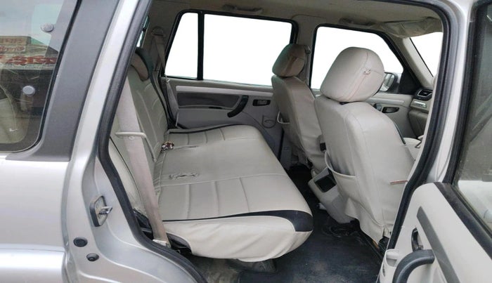 2017 Mahindra Scorpio S10, Diesel, Manual, 81,214 km, interior