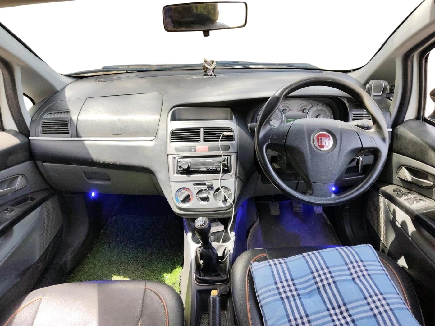 2012 Fiat Grand Punto DYNAMIC 1.3, Diesel, Manual, 1,19,636 km, interior