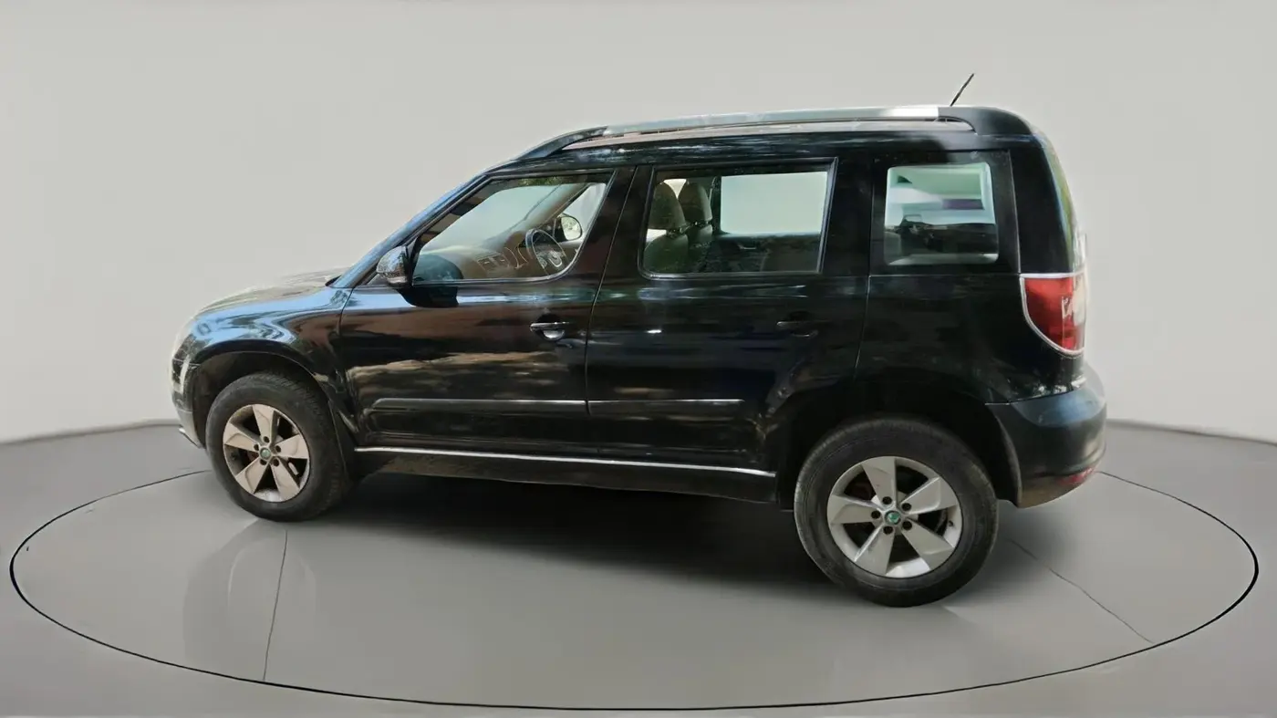 2013 Skoda Yeti ELEGANCE 2.0 TDI CR 4X4, Diesel, Manual, 1,02,318 km, exterior