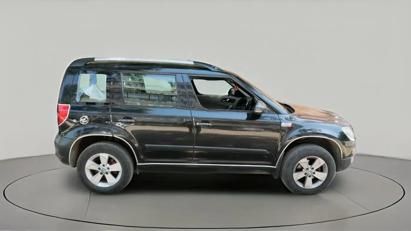 2013 Skoda Yeti ELEGANCE 2.0 TDI CR 4X4, Diesel, Manual, 1,02,318 km, exterior