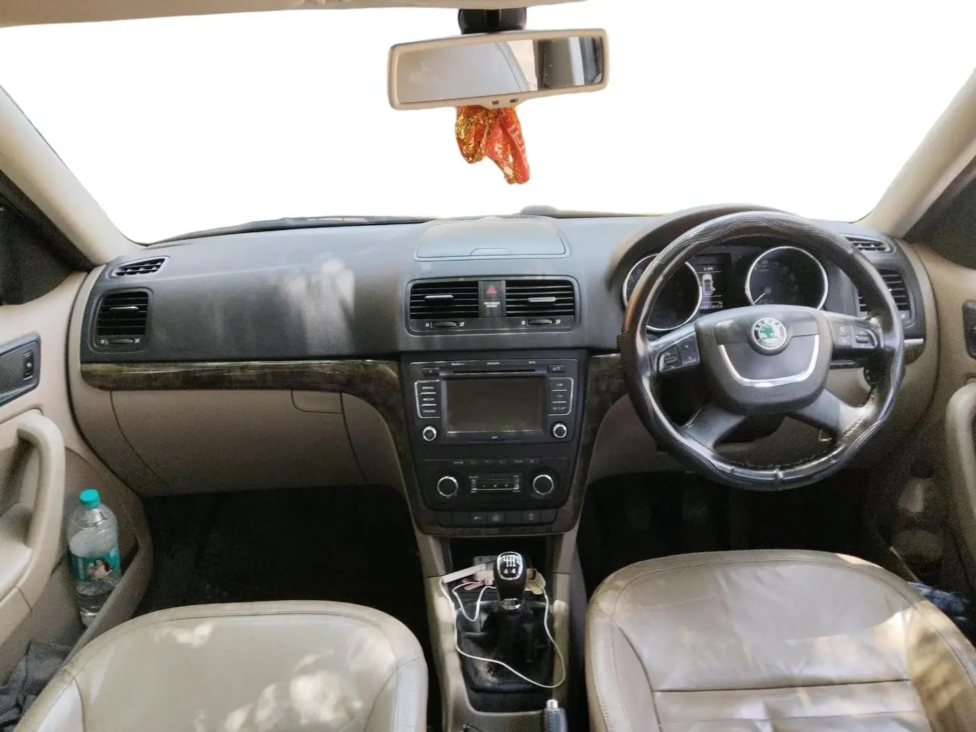2013 Skoda Yeti ELEGANCE 2.0 TDI CR 4X4, Diesel, Manual, 1,02,318 km, interior