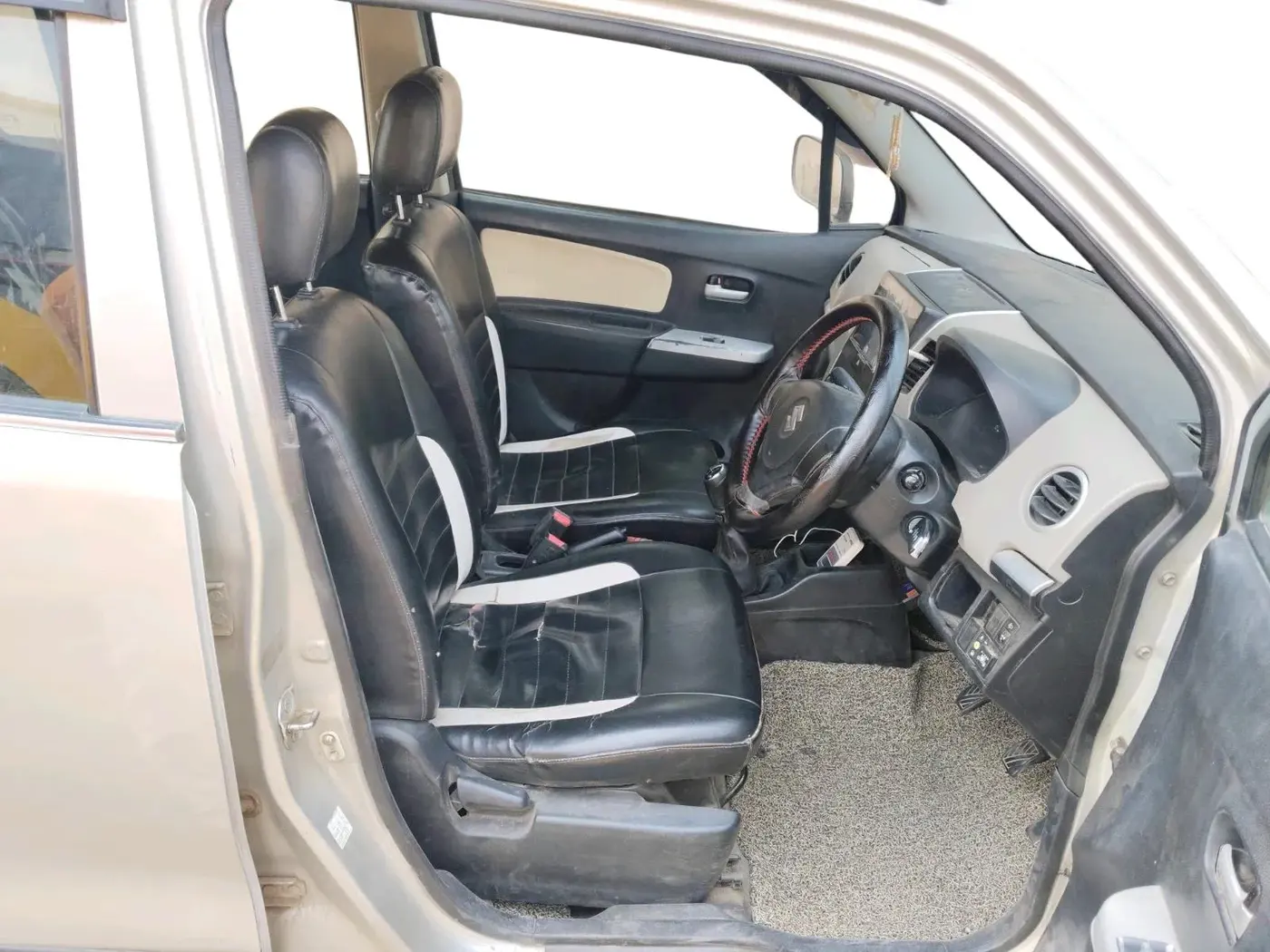 2013 Maruti Wagon R 1.0 LXI CNG, CNG, Manual, 1,60,353 km, interior