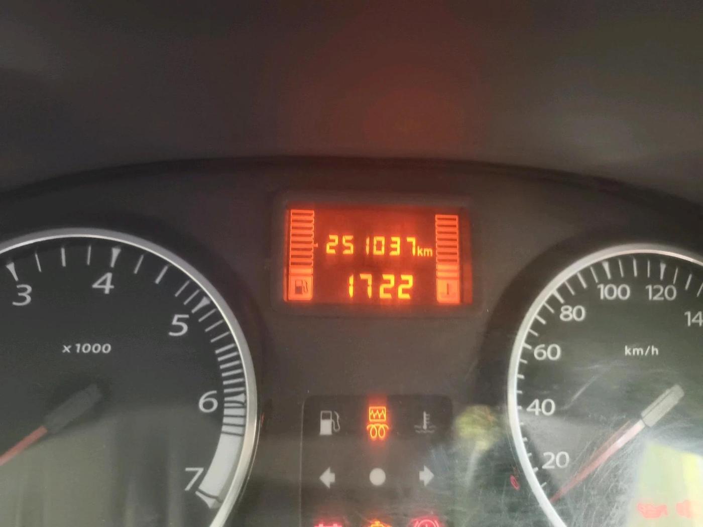 2013 Renault Duster 85 PS RXL DIESEL, Diesel, Manual, 2,51,037 km, interior