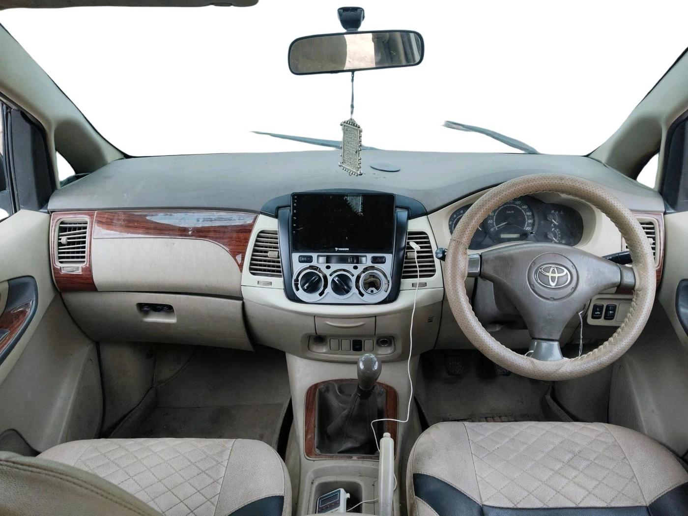 2007 Toyota Innova 2.5 G3, Diesel, Manual, 1,65,148 km, interior