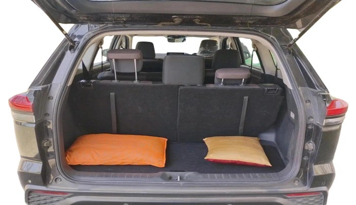 2025 Toyota INNOVA HYCROSS VX HYBRID 8 STR, Hybrid, Automatic, 29,856 km, exterior