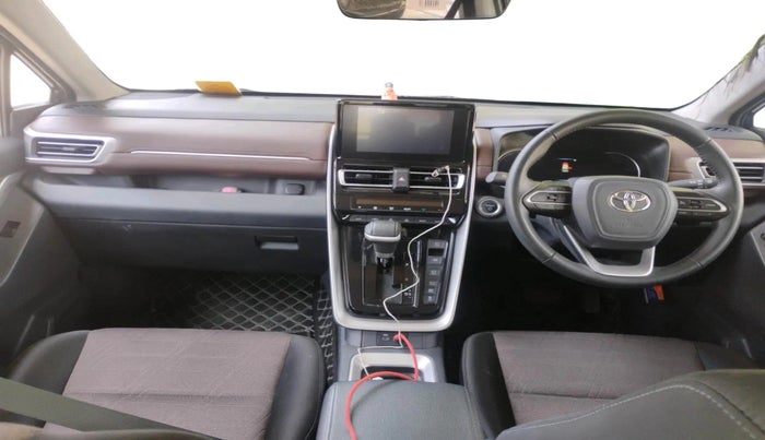 2025 Toyota INNOVA HYCROSS VX HYBRID 8 STR, Hybrid, Automatic, 29,856 km, interior