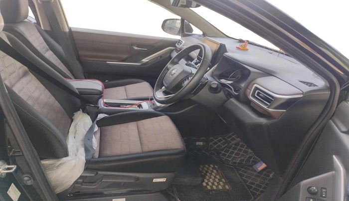 2025 Toyota INNOVA HYCROSS VX HYBRID 8 STR, Hybrid, Automatic, 29,856 km, interior