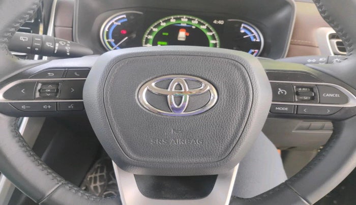 2025 Toyota INNOVA HYCROSS VX HYBRID 8 STR, Hybrid, Automatic, 29,856 km, interior