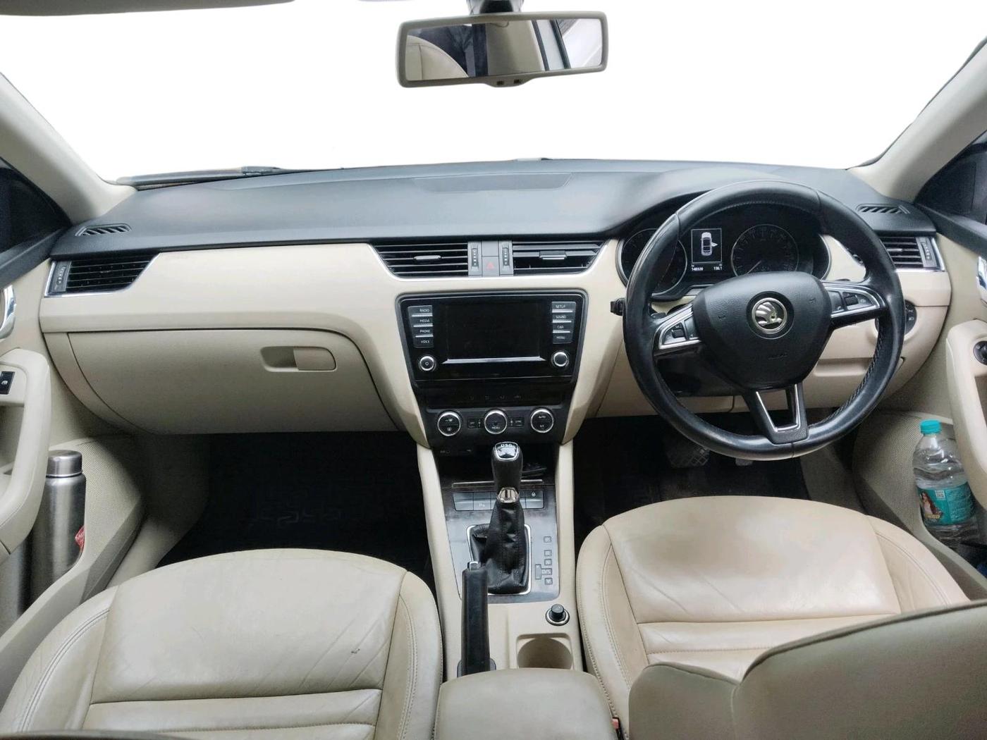 2016 Skoda Octavia 2.0 TDI CR STYLE PLUS AT, Diesel, Automatic, 1,40,328 km, interior