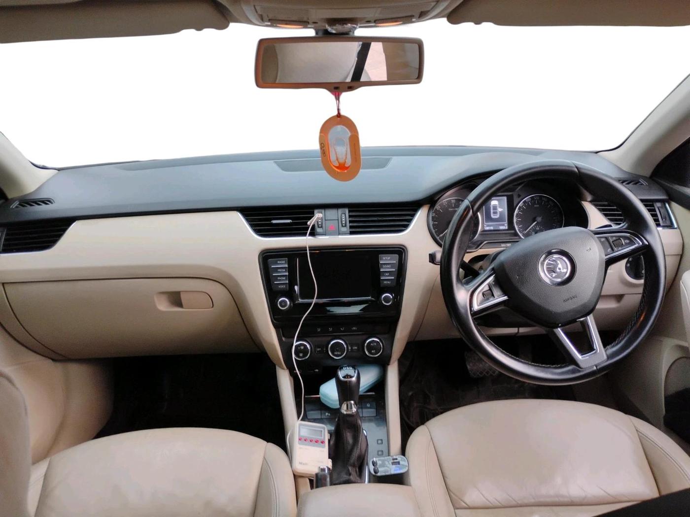 2015 Skoda Octavia 2.0 TDI CR STYLE PLUS AT, Diesel, Automatic, 1,28,115 km, interior