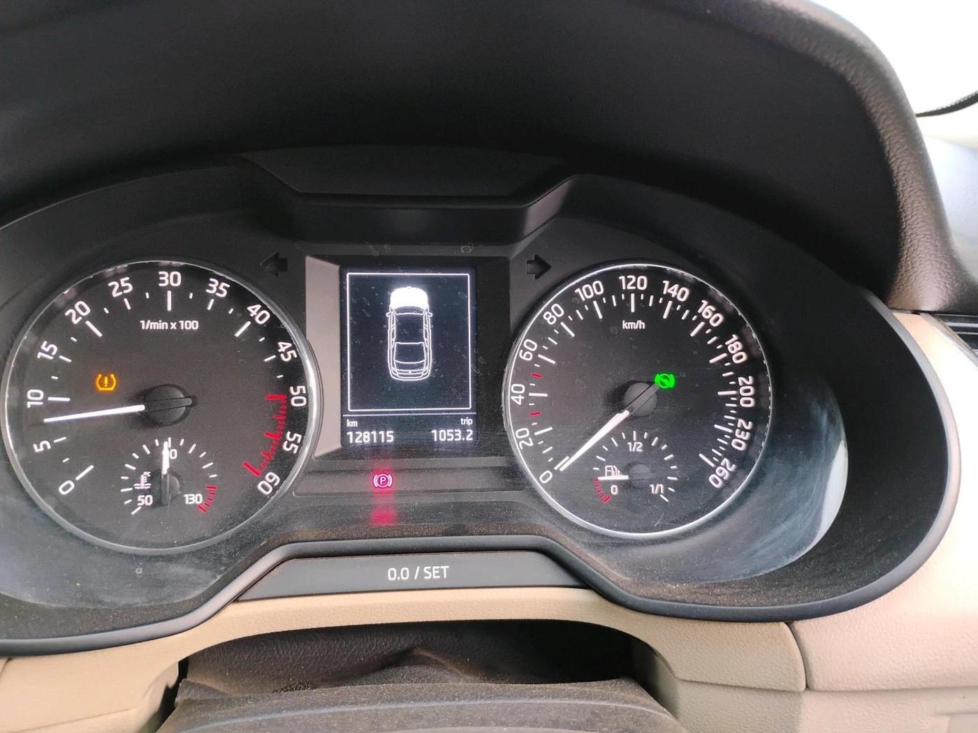 2015 Skoda Octavia 2.0 TDI CR STYLE PLUS AT, Diesel, Automatic, 1,28,115 km, interior