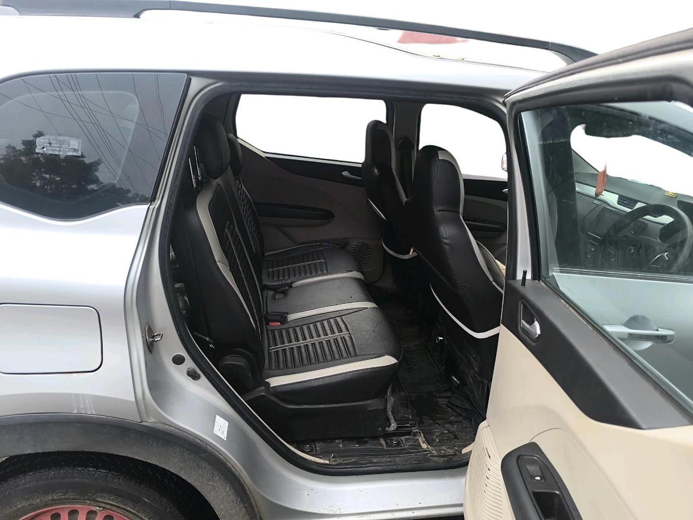 2022 Renault TRIBER RXZ, Petrol, Manual, 50,154 km, interior