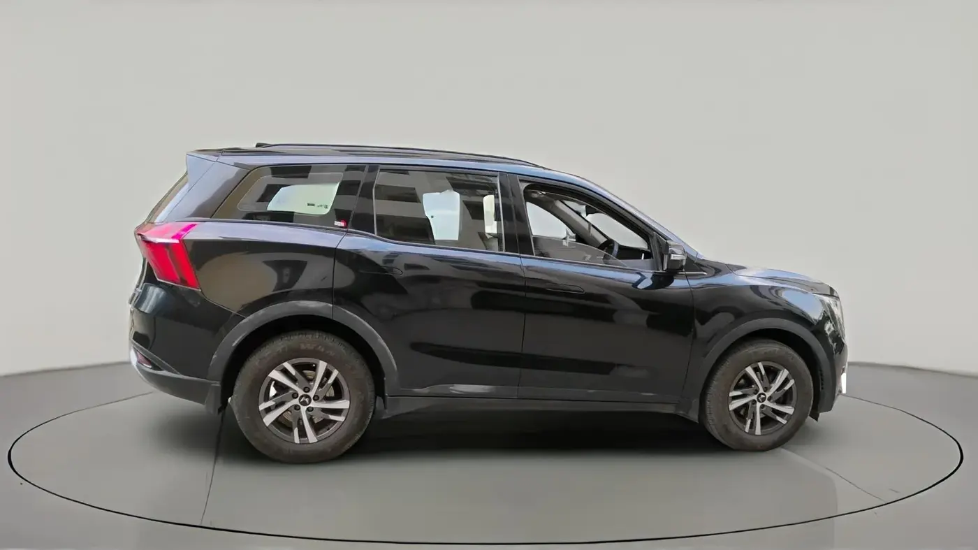 2024 Mahindra XUV700 AX 5 D MT 5 STR, Diesel, Manual, 40,342 km, exterior