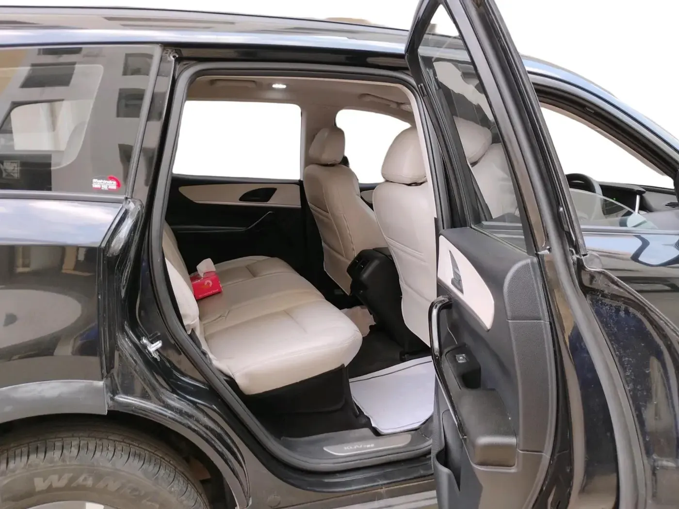 2024 Mahindra XUV700 AX 5 D MT 5 STR, Diesel, Manual, 40,342 km, interior