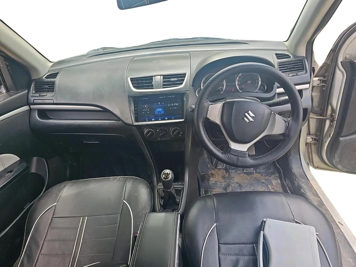 2013 Maruti Swift VXI, CNG, Manual, 1,04,024 km, interior
