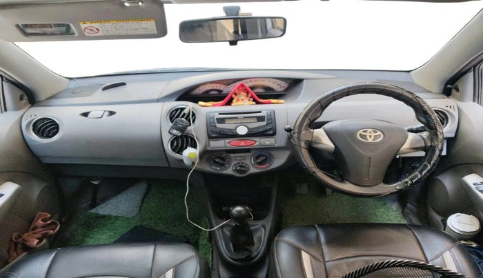 2011 Toyota Etios Liva V, Petrol, Manual, 1,74,072 km, interior