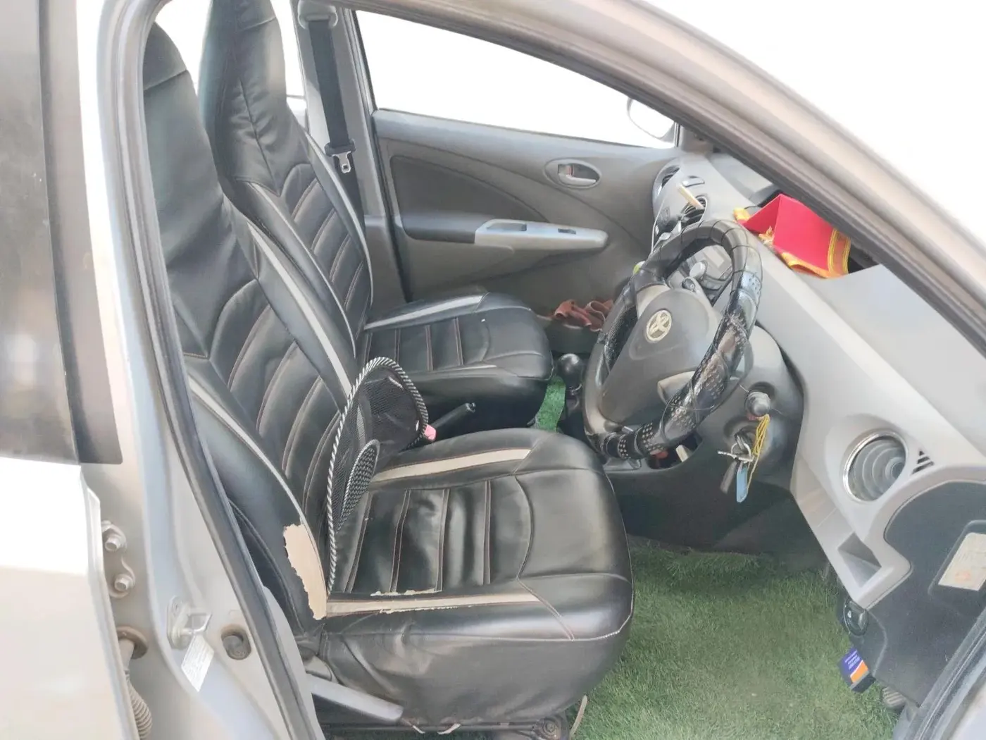 2011 Toyota Etios Liva V, Petrol, Manual, 1,74,072 km, interior
