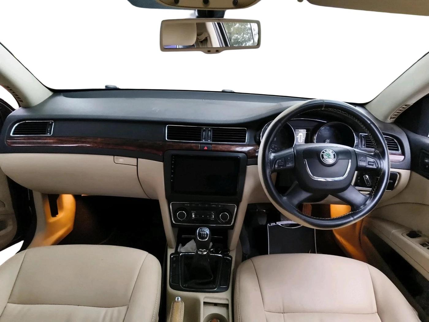 2013 Skoda Superb ELEGANCE 1.8 TSI MT, Petrol, Manual, 70,480 km, interior