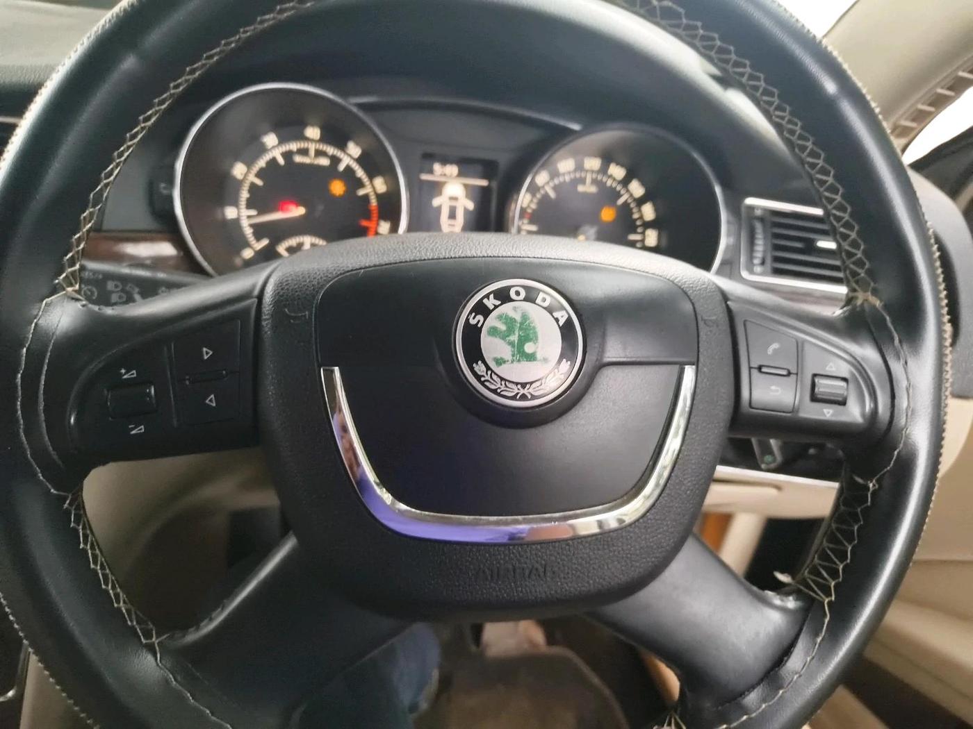 2013 Skoda Superb ELEGANCE 1.8 TSI MT, Petrol, Manual, 70,480 km, interior