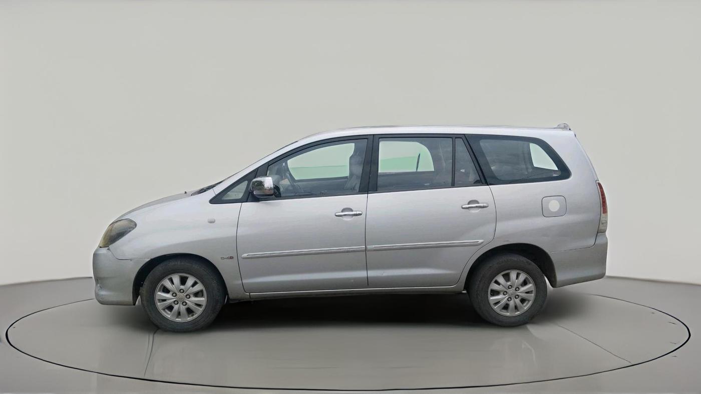 2011 Toyota Innova V 2.5 8 STR, Diesel, Manual, 2,66,419 km, exterior