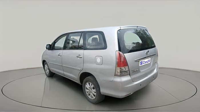 2011 Toyota Innova V 2.5 8 STR, Diesel, Manual, 2,66,419 km, exterior
