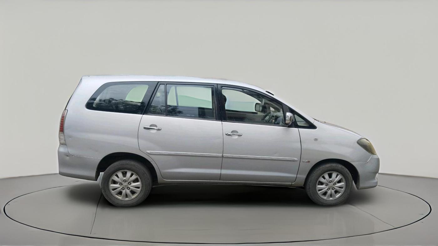 2011 Toyota Innova V 2.5 8 STR, Diesel, Manual, 2,66,419 km, exterior