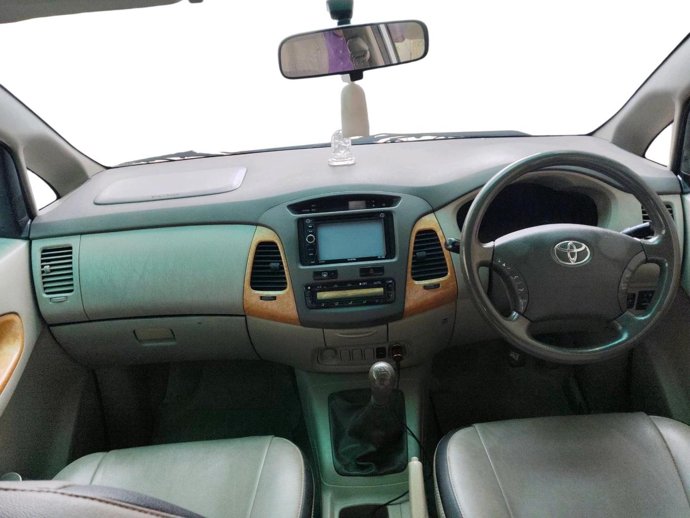 2011 Toyota Innova V 2.5 8 STR, Diesel, Manual, 2,66,419 km, interior