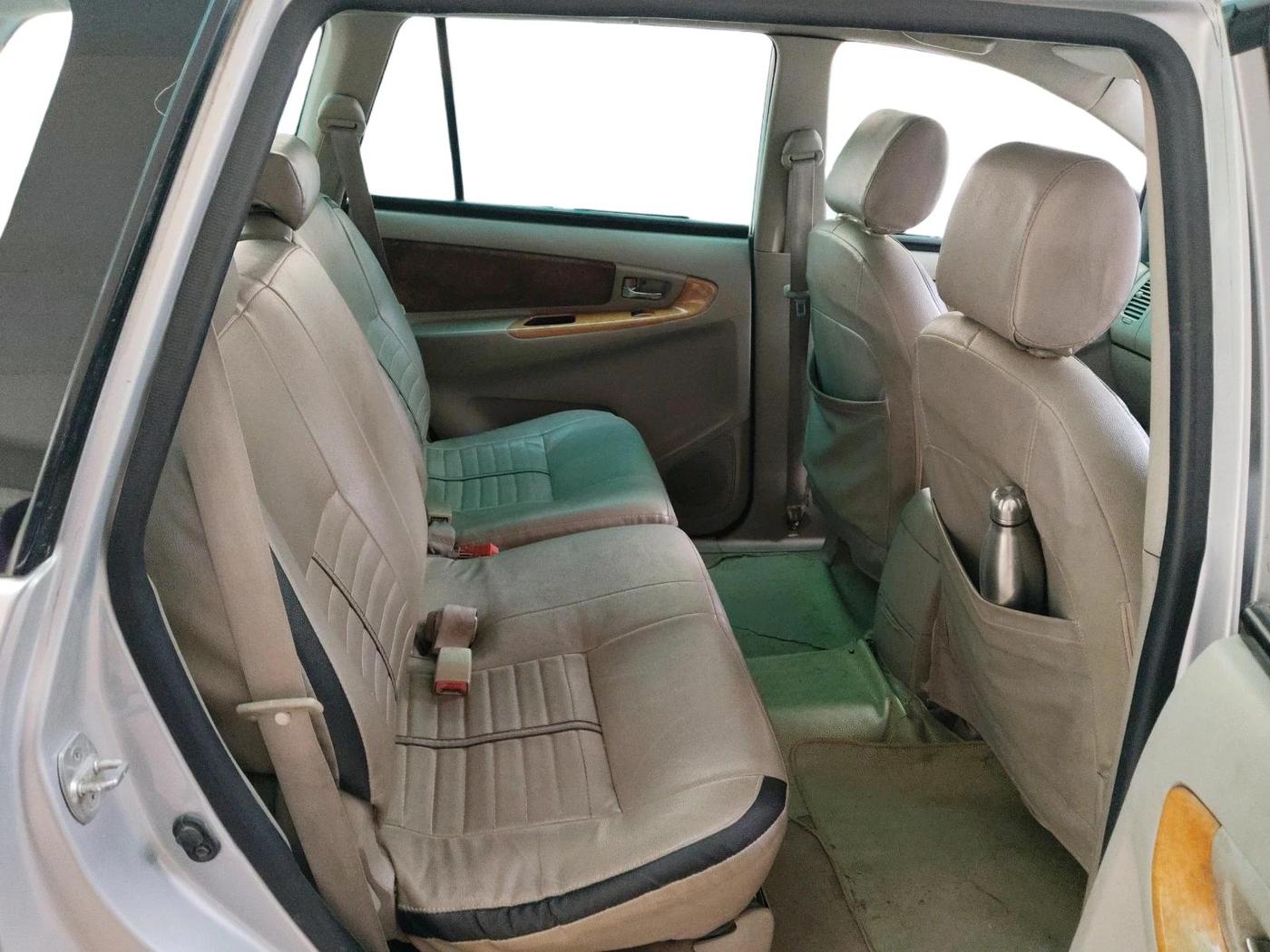 2011 Toyota Innova V 2.5 8 STR, Diesel, Manual, 2,66,419 km, interior