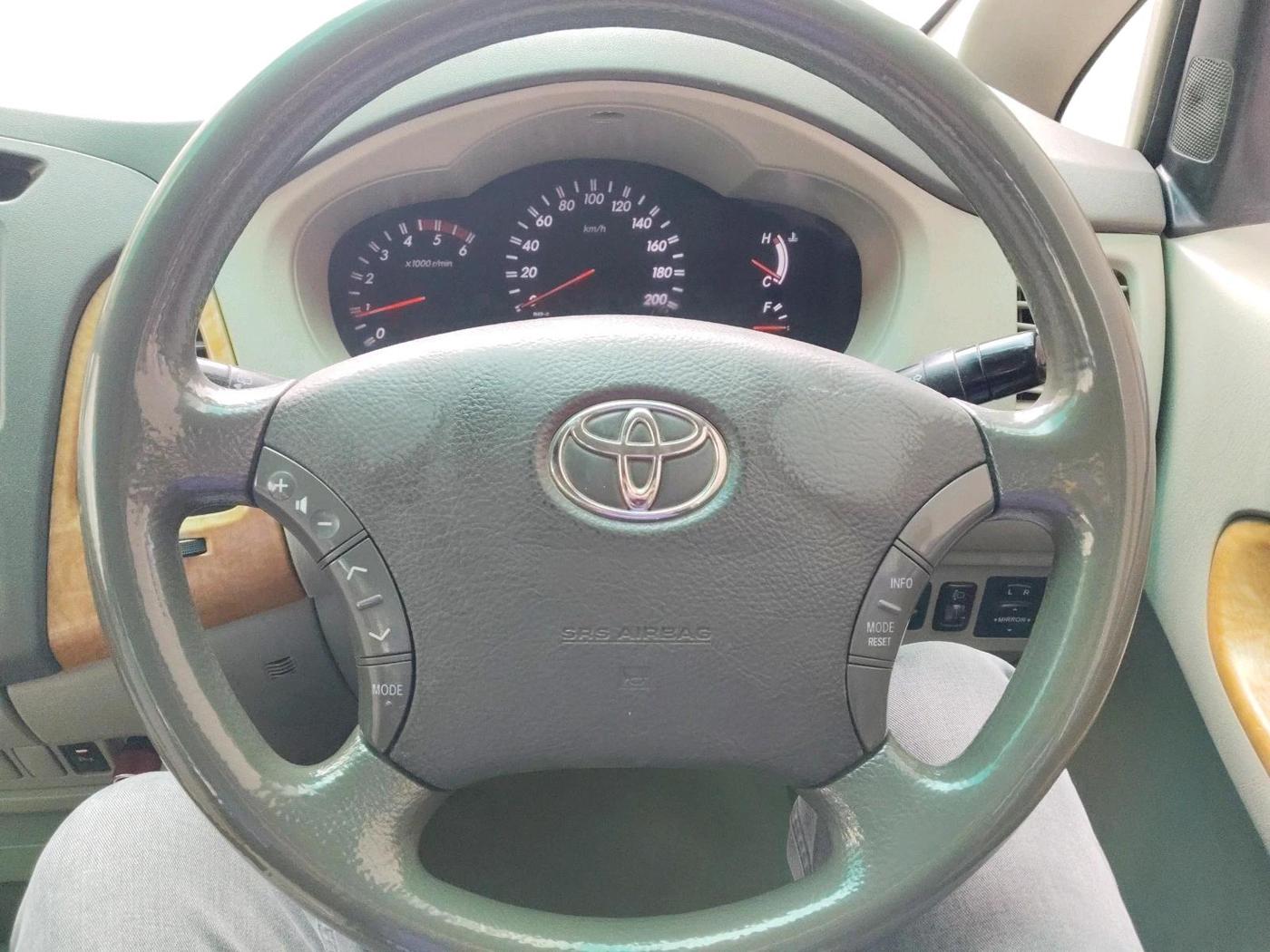 2011 Toyota Innova V 2.5 8 STR, Diesel, Manual, 2,66,419 km, interior