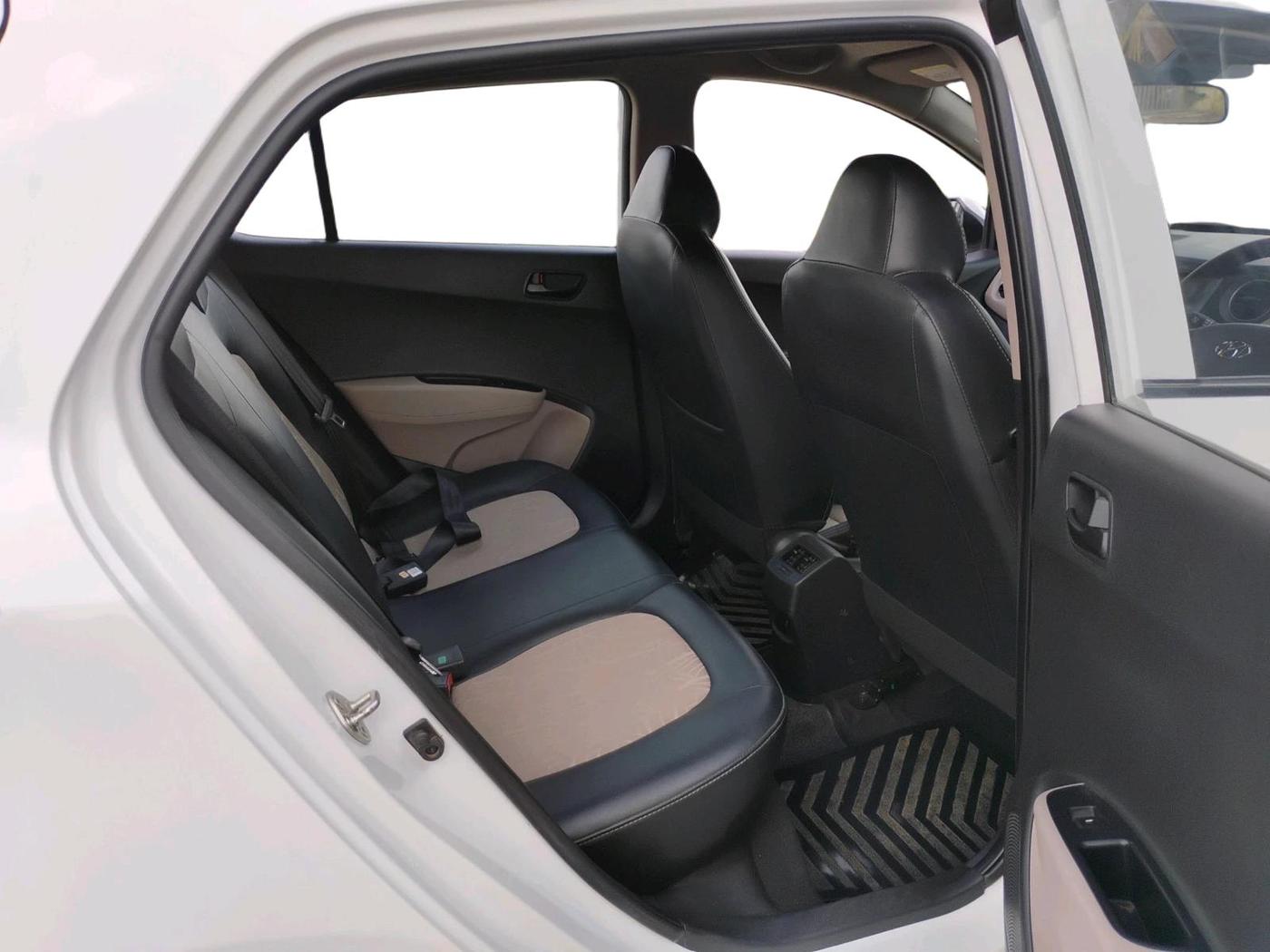 2019 Hyundai Grand i10 MAGNA AT 1.2 KAPPA VTVT, Petrol, Automatic, 18,733 km, interior