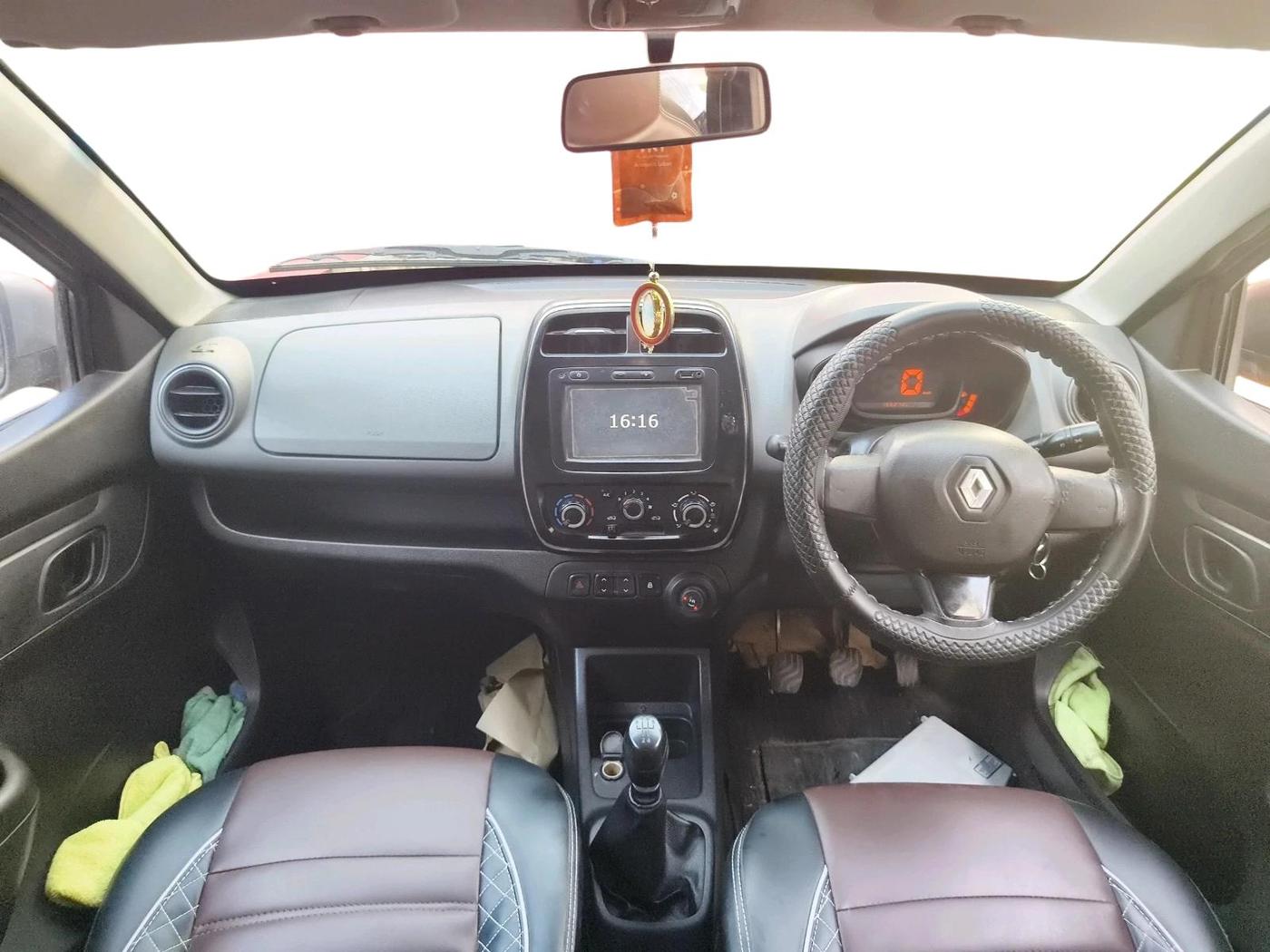 2017 Renault Kwid RXT 1.0, Petrol, Manual, 1,56,272 km, interior