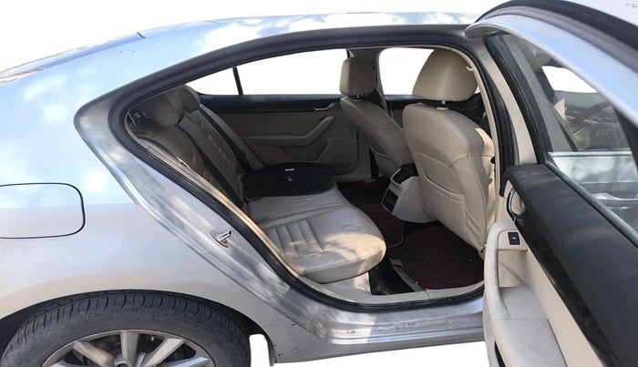 2016 Skoda Octavia 2.0 TDI CR STYLE PLUS AT, Diesel, Automatic, 1,95,064 km, interior