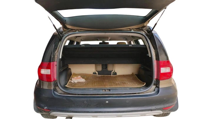 2011 Skoda Yeti ELEGANCE 2.0 TDI CR 4X4, Diesel, Manual, 1,75,111 km, exterior