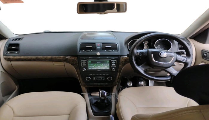 2011 Skoda Yeti ELEGANCE 2.0 TDI CR 4X4, Diesel, Manual, 1,75,111 km, interior