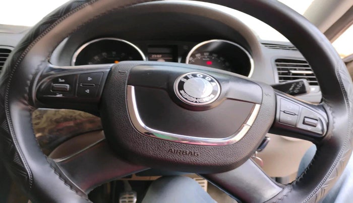 2011 Skoda Yeti ELEGANCE 2.0 TDI CR 4X4, Diesel, Manual, 1,75,111 km, interior