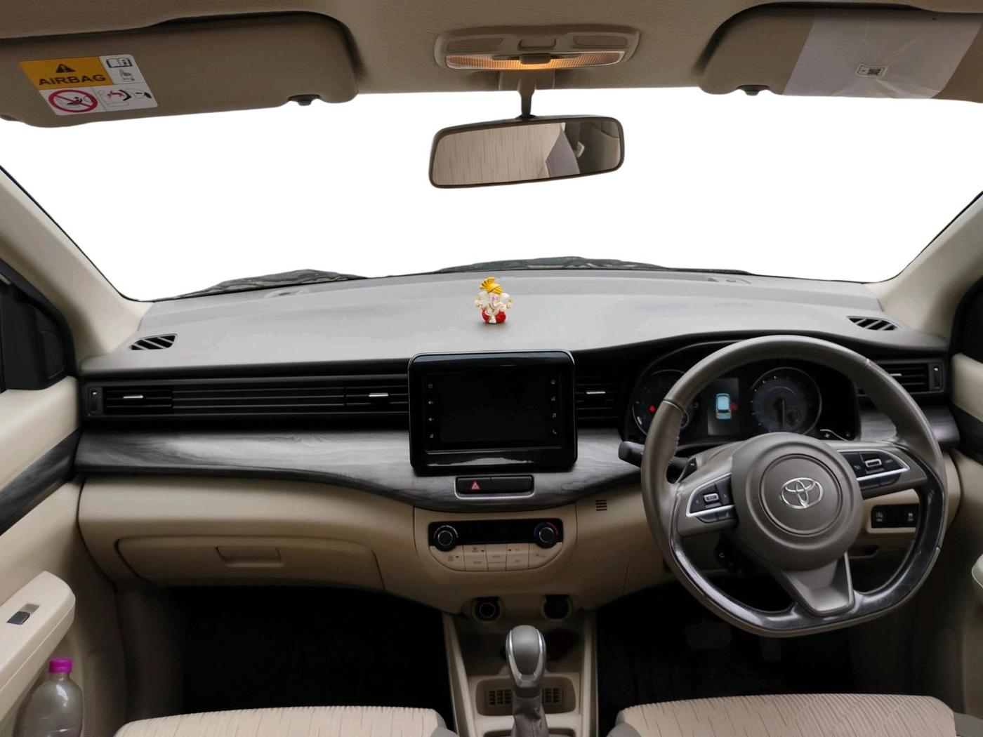 2024 Toyota RUMION V AT , Petrol, Automatic, 27,924 km, interior