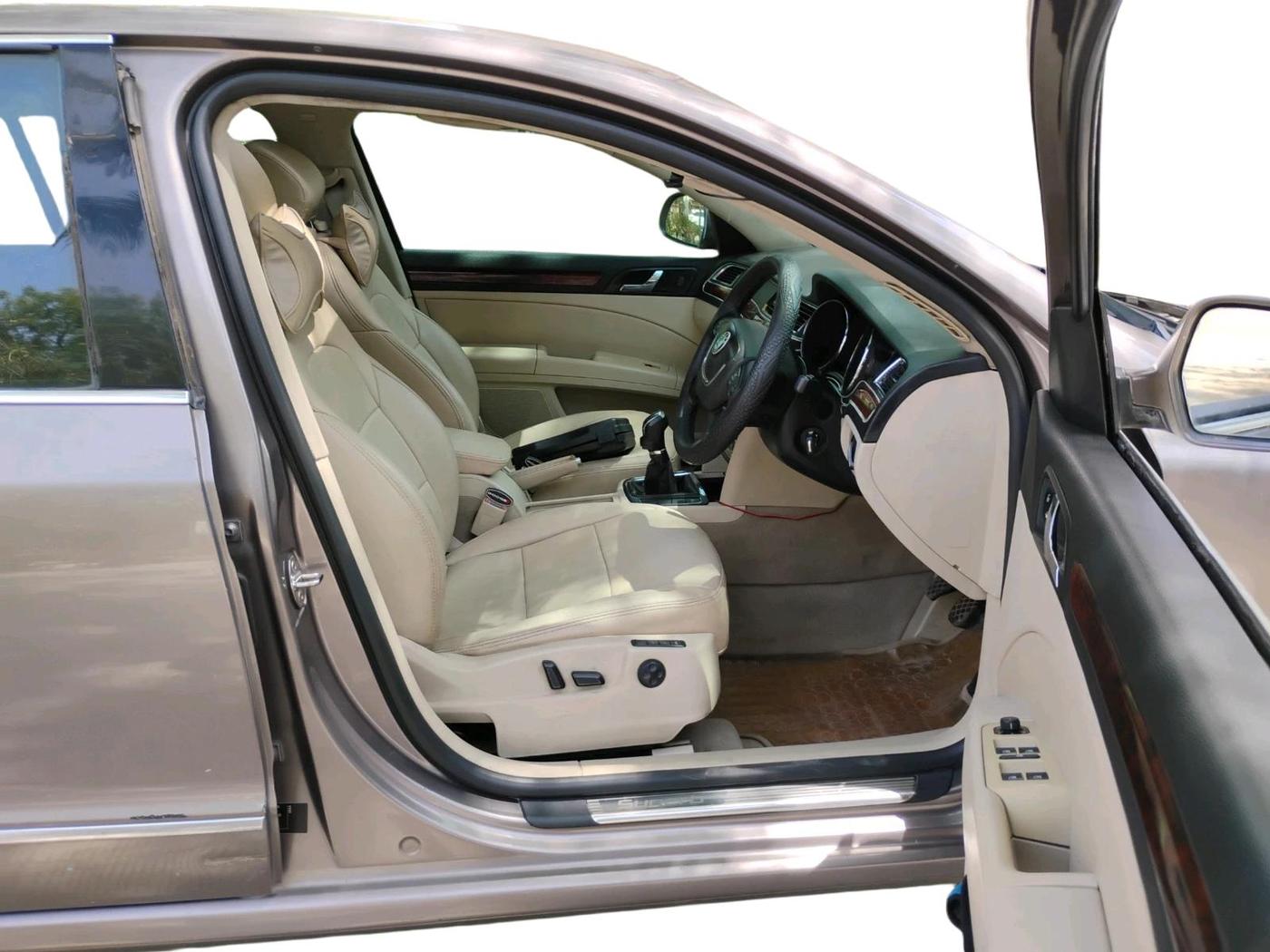 2011 Skoda Superb ELEGANCE 1.8 TSI MT, Petrol, Manual, 73,661 km, interior