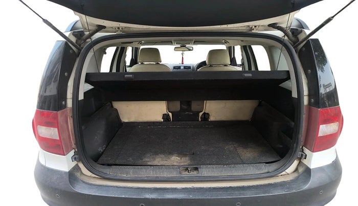 2011 Skoda Yeti ELEGANCE 2.0 TDI CR 4X4, Diesel, Manual, 2,27,726 km, exterior