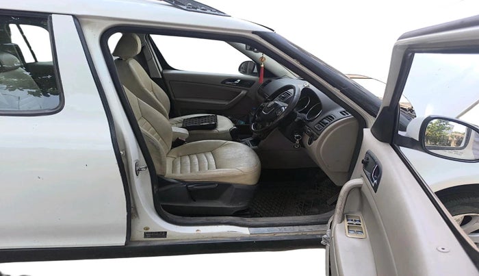 2011 Skoda Yeti ELEGANCE 2.0 TDI CR 4X4, Diesel, Manual, 2,27,726 km, interior