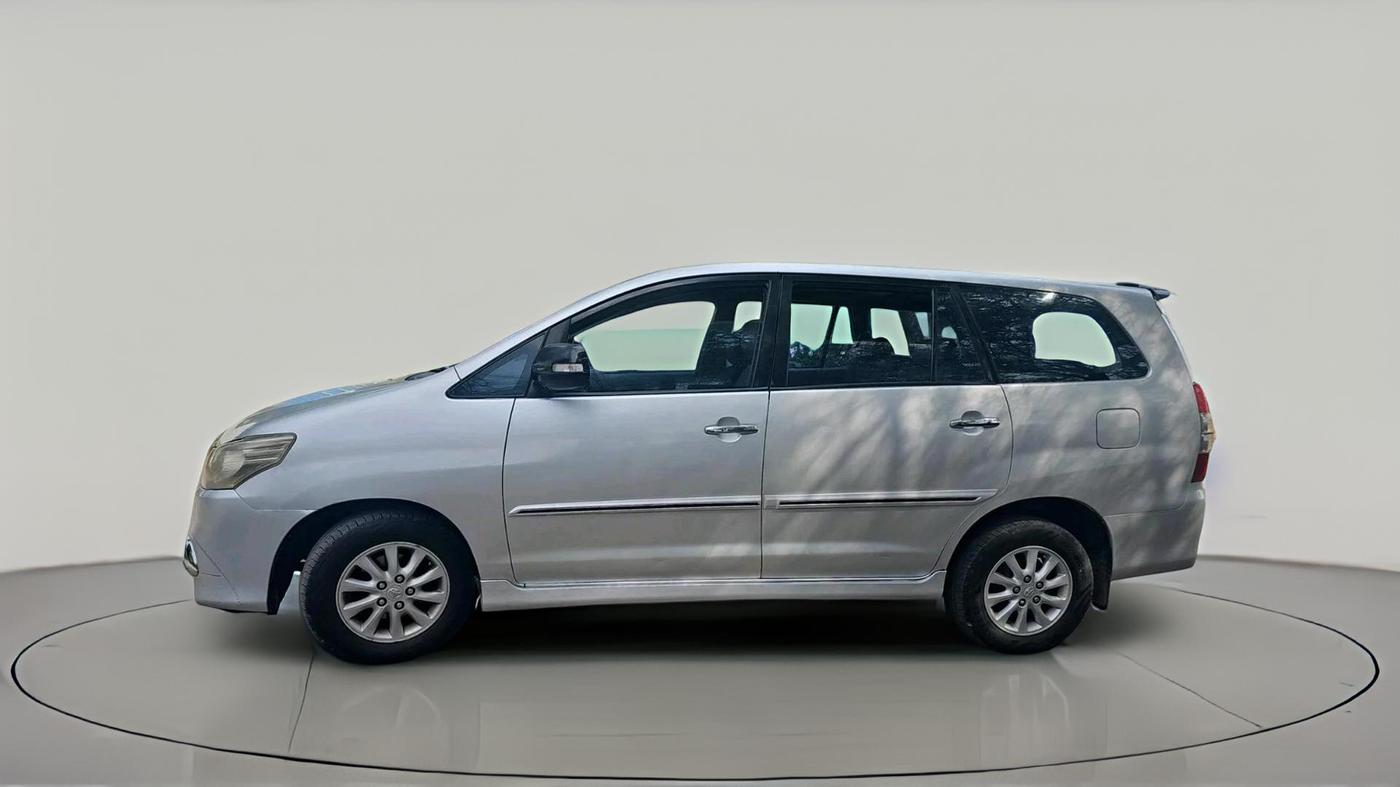 2012 Toyota Innova VX 2.5 8 STR, Diesel, Manual, 1,90,273 km, exterior