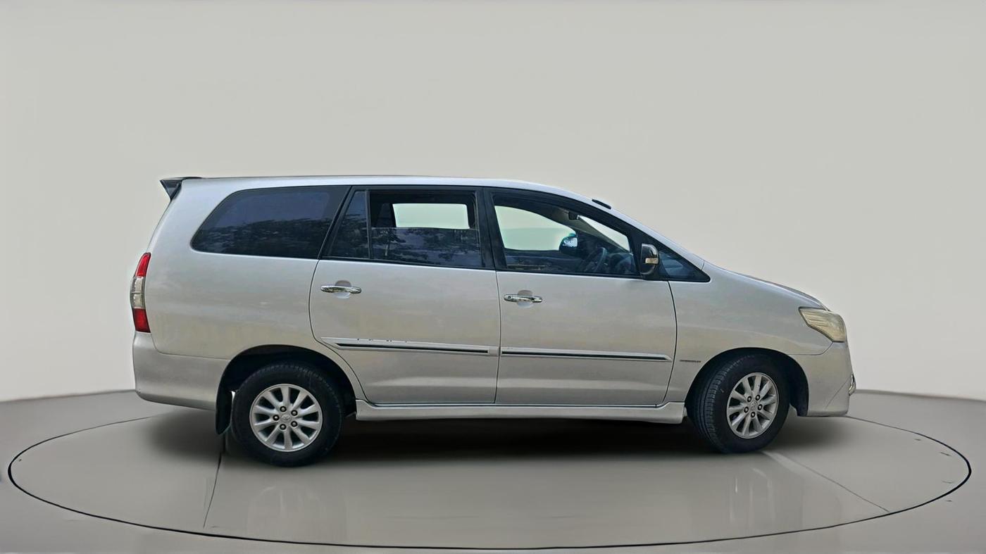 2012 Toyota Innova VX 2.5 8 STR, Diesel, Manual, 1,90,273 km, exterior